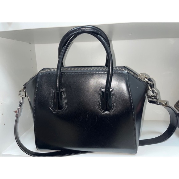 Givenchy Antigona Medium Black Leather Women’s Shoulder Bag w/ Strap - Picture 3 of 5